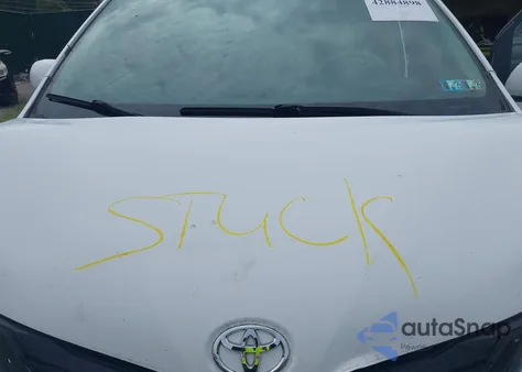 2011 Toyota Sienna Le V6 z USA, uszkodzony, nr VIN 5TDKK3DC5BS036646